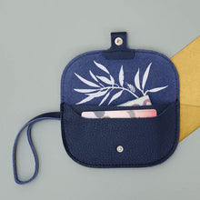 Afbeelding in Gallery-weergave laden, Small wishes wallet ink blue