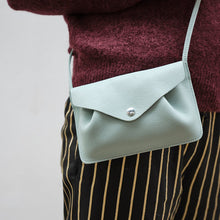 Afbeelding in Gallery-weergave laden, Backing vocals bag dusty green
