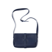 Afbeelding in Gallery-weergave laden, Picking flowers bag ink blue
